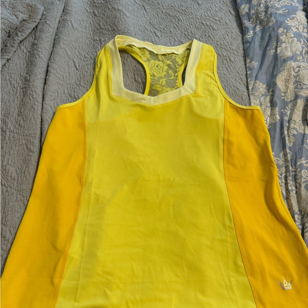 Rare New without tags Crowned Athletics Belle tank top 💛🌹 size large